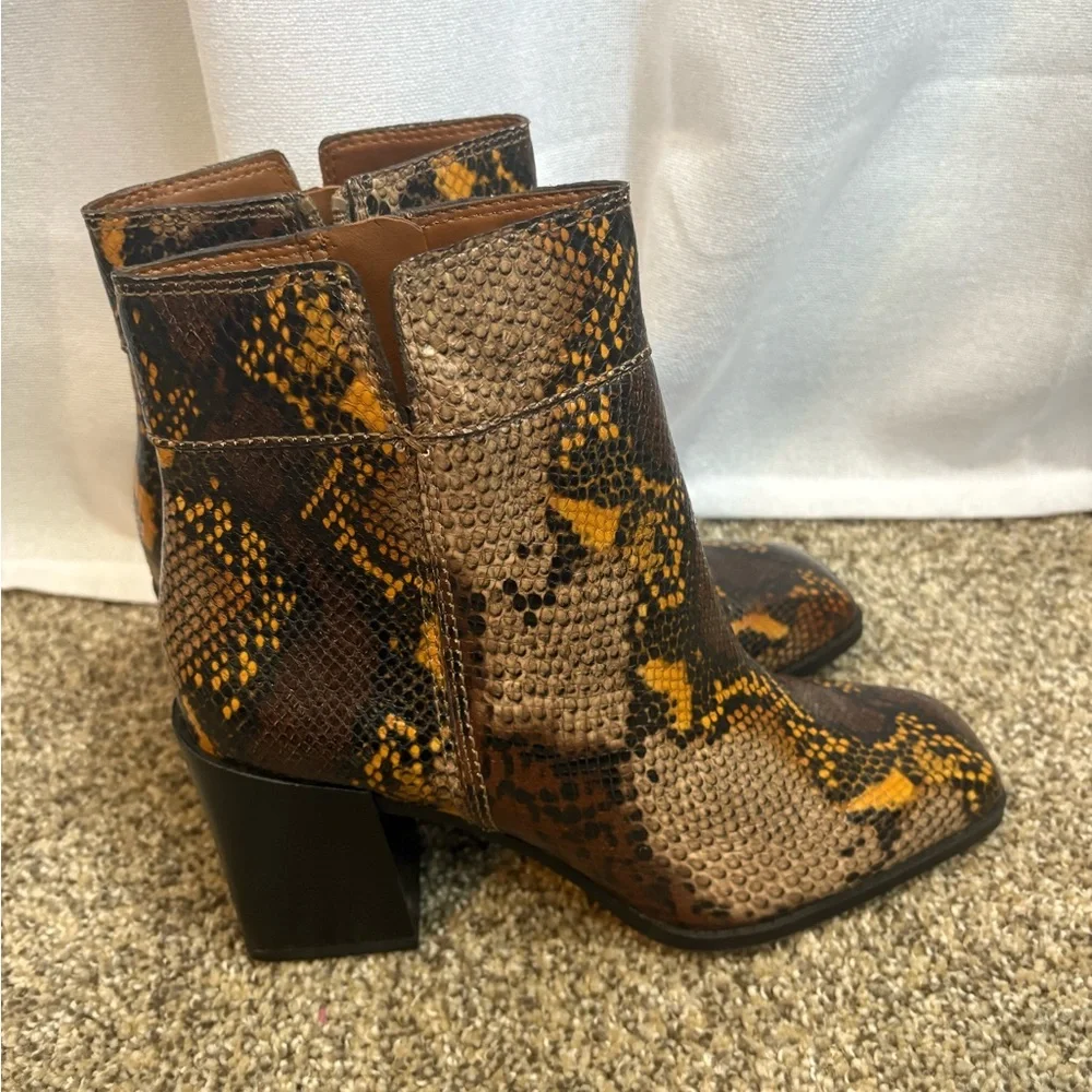 Franco Sarto ‘Generous’ Snake Skin Heel Ankle Boots Booties‎ Size 8.5 EUC